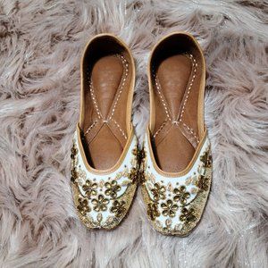 Handmade Elegant Punjabi Jutti / Khussa for Women